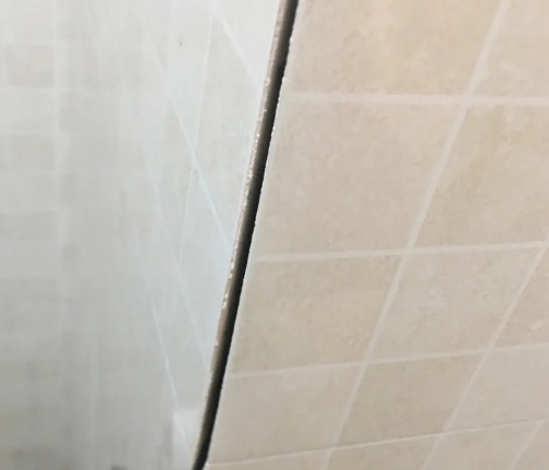 忻州市瓷砖空鼓维修公司分享阳台瓷砖脱落的修复过程可以分为以下几个步骤